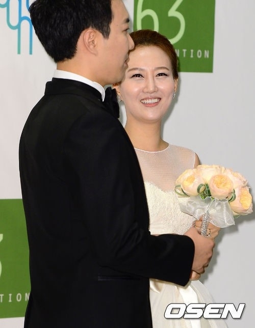 도경완(좌부터/아나운서),장윤정(가수)
가수 장윤정의 소속사가 장윤정 이모가 방송에서 주장한 내용에 대해 ”사실이 맞다"고 입장을 밝혔다.