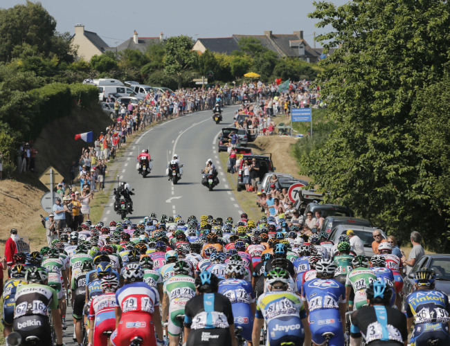 The pack rides during the 10th stage of the Tour de France.   AP-Yonhap News