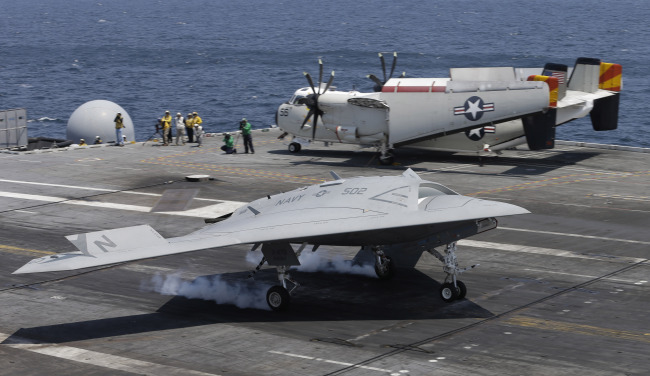 The X-47B Navy drone touches down on the nuclear-aircraft carrier USS George H. W. Bush on Wednesday.   AP-Yonhap News
