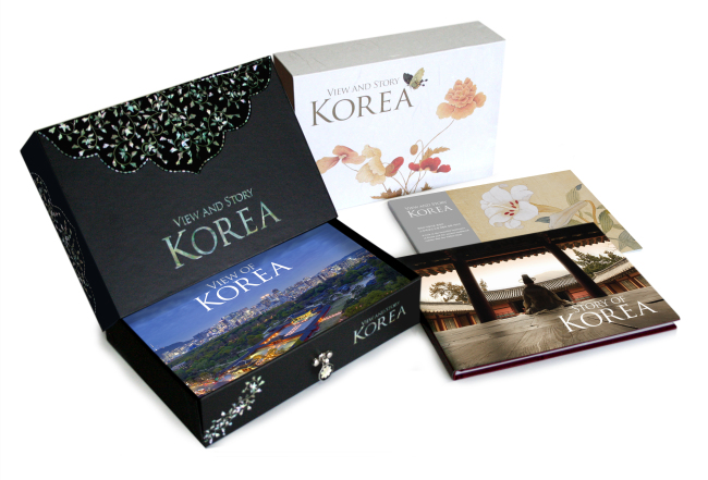 “View of Korea” (left) and “Story of Korea,” a two-volume series featuring Korean culture and scenery.   Design SOOMOKWON