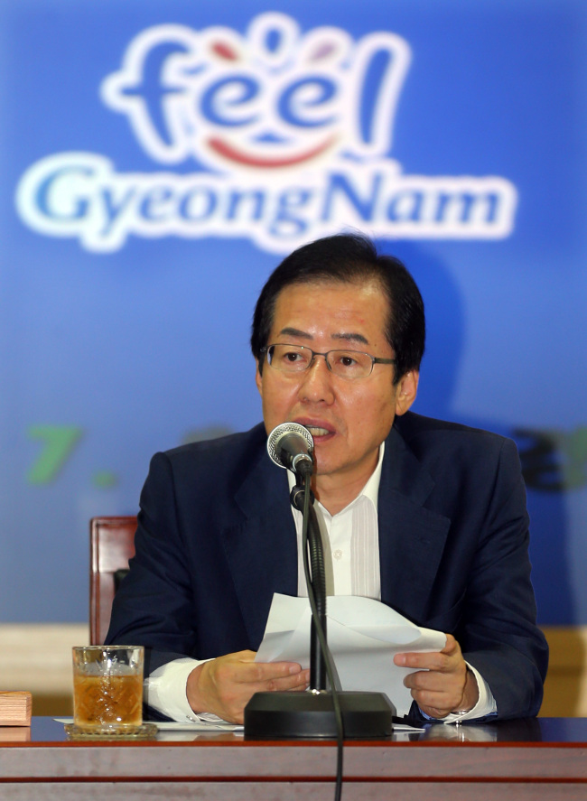 홍준표(광역단체장/전국회의원/경상남도도지사)
Lawmakers are set to file a complaint with the prosecution against South Gyeongsang Province Governor Hong Joon-pyo after he refused to attend a parliamentary hearing on his closure of a provincial public hospital.