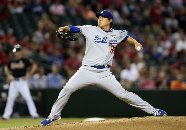 류현진(야구선수/LA다저스)
Los Angeles Dodgers starting pitcher Ryu Hyun-jin delivers against the Arizona Diamondbacks on Wednesday. The Korean lefty surrendered five earned runs in five innings of work.   AFP-Yonhap News