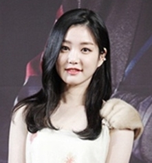 이유비(이유진/탤런트)
지난 12일 한 매체가 지난해 6월부터 교제해온 이유비와 구원이 1년 만에 결별했다고 보도한데 따른 것.