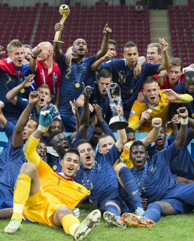 The French team celebrates after winning the Under-20 World Cup on Saturday.   AP-Yonhap News