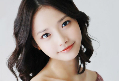 하연수(영화배우)
케이블 채널 tvN 뮤직드라마 ‘몬스타’로 일약 스타덤에 오른 하연수가 베라왕의 뮤즈가 됐다.