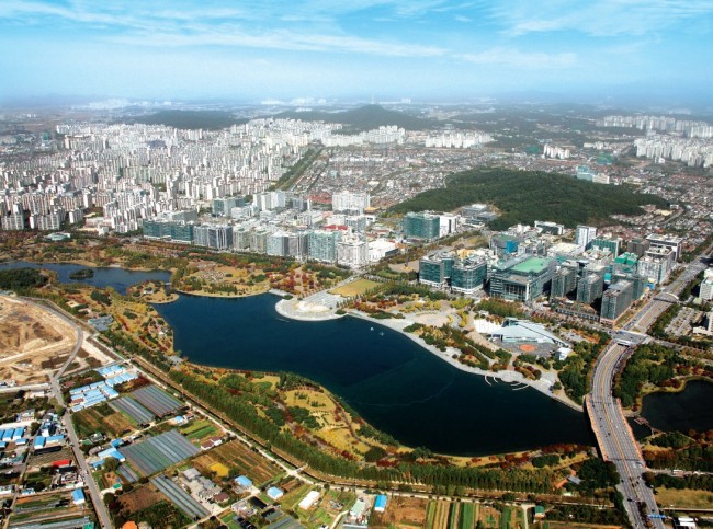 Ilsan, a new town completed in 1996 under the first phase of the new city development plan.   LH Corp.