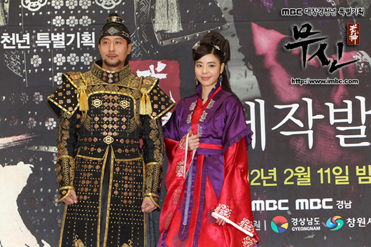 김주혁(영화배우/탤런트),김규리(김민선/탤런트/영화배우)
배우 김주혁(42)과 김규리(34)가 교제 1년만에 각자의 길을 가기로 했다.