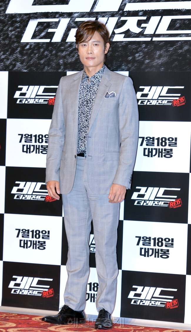 이병헌(영화배우/탤런트)
배우 이병헌이 15일 오후 서울 자양동 건대입구 롯데시네마에서 열린 영화 ‘레드:더 레전드(감독 딘 패리소트)’ 언론 시사 및 기자 간담회에 참석했다.