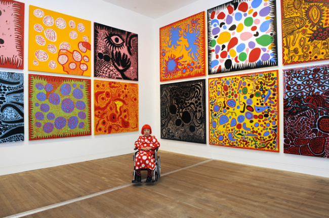 Yayoi Kusama poses with her paintings at Tate Modern in 2012.   Daegu Art Museum