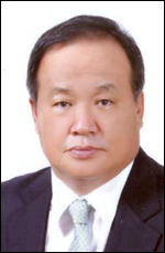 김충호(기업인/현대자동차국내판매담당사장)
현대자동차(사장 김충호ㆍ사진)는 올해 목표로 ‘내실경영을 통한 글로벌 일류기업 도약 기반 구축’을 내걸고 브랜드 인지도 제고, 미래 신성장동력 확보 등을 통해 질적인 성장을 이뤄간다는 전략이다.