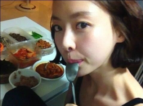 이다희(탤런트/영화배우)
이다희는 15일 미투데이에 “오늘 촬영 마치고, 씻고 집에 와서 밥 먹었어요”라는 글과 함께 사진을 게재했다.
　