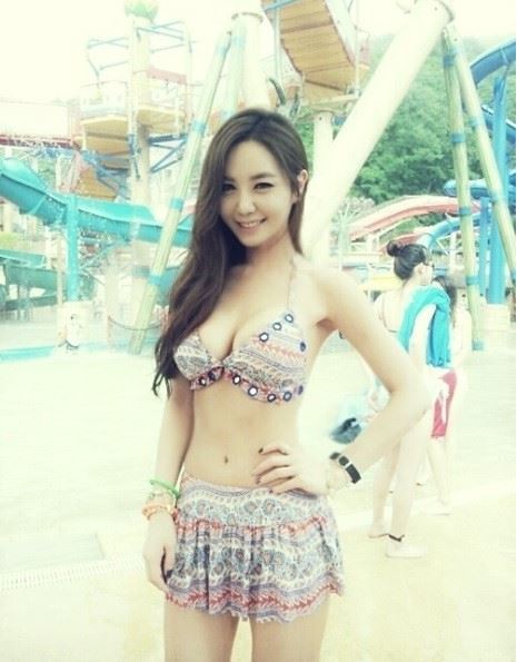 강예빈(강정미/탤런트)
강예빈은 15일 자신의 미투데이에 “여기는 워터파크. 물론 ‘막돼먹은 영애씨’ 촬영차 왔지만 오랜만에 수영복도 입구, 야외 나오니 기뻐요. 7월 18일 첫 방 입니다. 응원해주세요”라는 글과 함께 사진 여러 장을 공개했다.