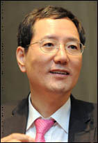 이민화(기업인/교수/한국디지털병원수출사업협동조합이사장/KAIST초빙교수/유라시안네트워크이사장)
사우디아라비아는 인구의 60%가 30세 이하인 젊은 나라다. G20 국가 중 연간 3%이상의 경제성장과 인구성장이 지속되고 있는 드문 나라다.