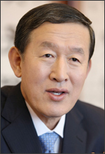 허창수(기업인/GS회장/FC서울구단주/전국경제인연합회회장)
허창수 GS그룹 회장이 회사 임원들에게 ‘체질개선’과 ‘적극적인 투자’를 강조하고 나섰다.