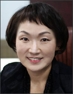 한무경(기업인/효림산업대표이사/경상북도여성기업인협의회회장)
대구에 위치한 자동차 부품 전문 기업 디젠은 2011년 784억원의 매출을 올린 후 지난 2012년 처음으로 연 1000억 매출을 기록, 지난 16일 ‘벤처 1000억 기업’ 명단에 이름을 올렸다.