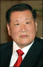 정몽구(기업인/현대기아자동차그룹대표이사회장)
정몽구 현대자동차그룹 회장이 중국 자동차 시장과 관련해 사실상 처음으로 저 성장 장기화 가능성을 구체적으로 언급해 주목된다.