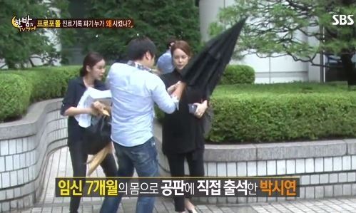 박시연(탤런트/미스코리아)
프로포폴 혐의를 받고 있는 배우 박시연이 임신 7개월인 만삭의 몸으로 법원에 출두해 화제가 되고 있는 가운데 과거 박시연의 노출 화보가 새삼 화제다.