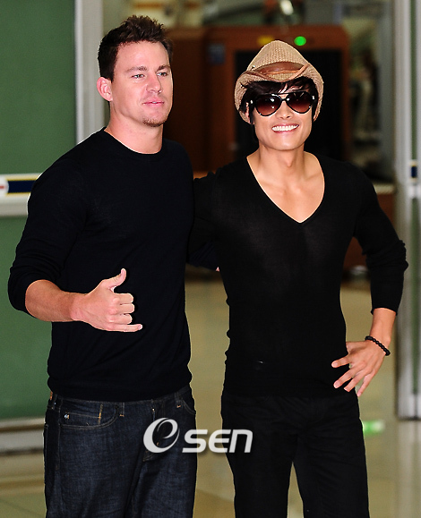 채닝테이텀(ChanningTatum/영화배우/영화제작프로듀서),이병헌(영화배우/탤런트)
출연료가 높은 할리우드 배우 2위에 채닝 테이텀이 이름을 올리면서, 채닝 테이텀과 이병헌의 ‘절친’ 인증 사진이 새삼 이목을 끌고 있다.