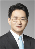 조원태(기업인/대한항공경영전략본부본부장/대한항공그룹경영지원실부실장/부사장)
대한항공이 악화된 대내외 경영환경을 돌파하기 위해 일부 임원에 대한 보직 변경 인사를 단행했다.