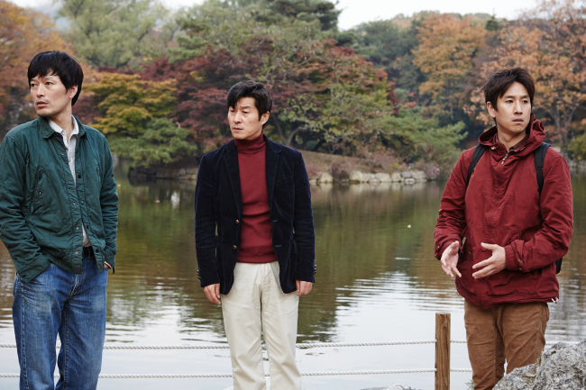 A scene from director Hong Sang-soo’s latest film “Our Sunhi.”   Fine Cut