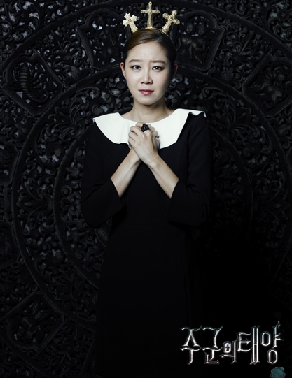 공효진(영화배우/탤런트)
여름은 공포물의 계절이다. 1970년대부터 인기를 모았던 ‘전설의 고향’은 당대 스타급 구미호를 만들어낸 최고의 ‘납량물’이었다. 공포물은 어김없이 브라운관을 찾아오지만, 2013년판 ‘귀신 이야기’는 다소 달라진 모습이다. 억울함을 호소하던 ‘처녀귀신’ ‘총각귀신’은 사라졌고, 그 자리엔 귀신을 보거나 영혼의 목소리를 듣는 사람들이 등장했다.