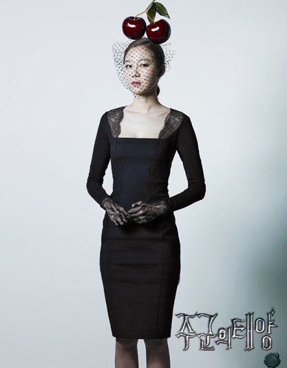 공효진(영화배우/탤런트)
여름은 공포물의 계절이다. 1970년대부터 인기를 모았던 ‘전설의 고향’은 당대 스타급 구미호를 만들어낸 최고의 ‘납량물’이었다. 공포물은 어김없이 브라운관을 찾아오지만, 2013년판 ‘귀신 이야기’는 다소 달라진 모습이다. 억울함을 호소하던 ‘처녀귀신’ ‘총각귀신’은 사라졌고, 그 자리엔 귀신을 보거나 영혼의 목소리를 듣는 사람들이 등장했다.