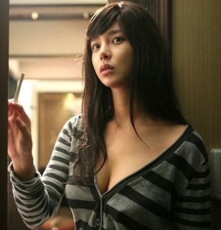 박시연(탤런트/미스코리아)
프로포폴 혐의를 받고 있는 배우 박시연이 임신 7개월인 만삭의 몸으로 법원에 출두해 화제가 되고 있는 가운데 과거 박시연의 노출 화보가 새삼 화제다.