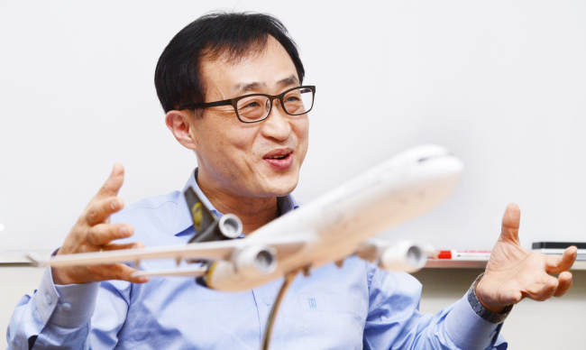 J.K. Rha, head of UPS Korea, poses at his office in Dangsan-dong, western Seoul.   Park Hyun-koo/The Korea Herald