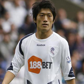 이청용(축구선수/볼튼원더러스FC미드필더)
안뛰어서 이적설이 나오나, 이적이 진행중이라서 안나오나.