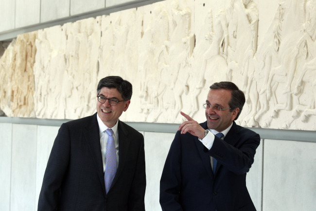 <YONHAP PHOTO-1401> Greek Prime Minister Antonis Samaras, right, and U.S. Treasury Secretary Jack Lew, walk inside the new Acropolis Museum in Athens, Sunday, July 21, 2013. U.S. Treasury Secretary Jack Lew arrived in Athens Sunday to discuss Greece's efforts to overcome a deep debt crisis. Samaras is due to visit the United States in early August, where he will meet U.S. President Barack Obama. (AP Photo/Kostas Tsironis, Pool)/2013-07-21 22:27:01/ <저작권자 ⓒ 1980-2013 ㈜연합뉴스. 무단 전재 재배포 금지.>
Greek Prime Minister Antonis Samaras (right) and U.S. Treasury Secretary Jack Lew walk inside the new Acropolis Museum in Athens on Sunday.    AP-Yonhap News