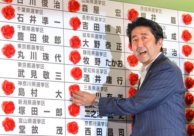 아베신조(AbeShinzo/정치인/일본총리)
일본의 아베 신조(安倍晋三) 총리가 속한 여당인 자민당이 지난 21일 치러진 참의원 선거에서 압승하면서 장기 집권의 토대를 마련했다.