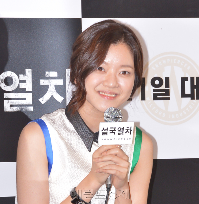고아성(탤런트/영화배우)
배우 고아성이 22일 오후 서울 왕십리CGV에서 열린 영화 ′설국열차′ 시사회에 참석해 미소를 짓고 있다.
