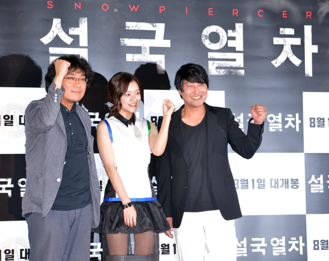 봉준호(영화감독),고아성(탤런트/영화배우),송강호(영화배우)
22일 오후 서울 왕십리CGV에서 영화′설국열차′ 시사회가 열렸다.
