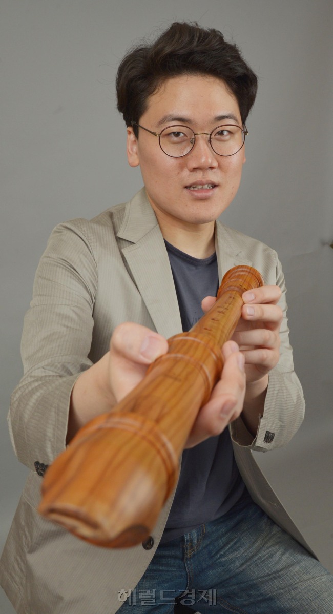 권민석 리코더 연주자<br />김명섭 기자 msiron@heraldcorp.com
권민석 리코더 연주자
김명섭 기자 msiron@heraldcorp.com
권민석 리코더 연주자
김명섭 기자 msiron@heraldcorp.com