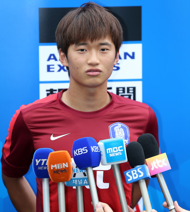 Korean left fullback Kim Jin-su   Yonhap News