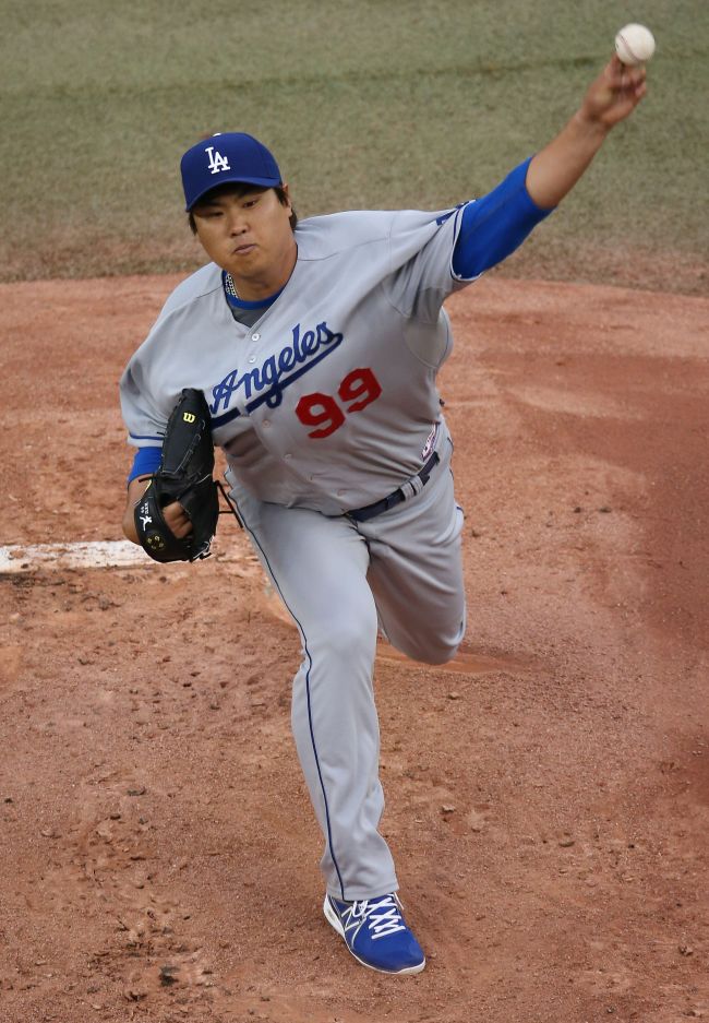 류현진(야구선수/LA다저스투수)
Dodgers starter Ryu Hyun-jin delivers a pitch against the Toronto Blue Jays on Monday.   AFP-Yonhap News