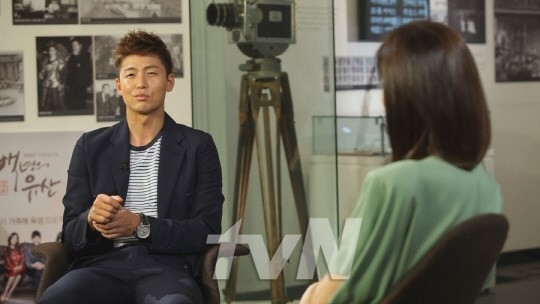 이정진(영화배우)
배우 이정진이 절친인 원빈-이나영 커플에게 재치있는 말로 서운한 마음을 드러냈다.