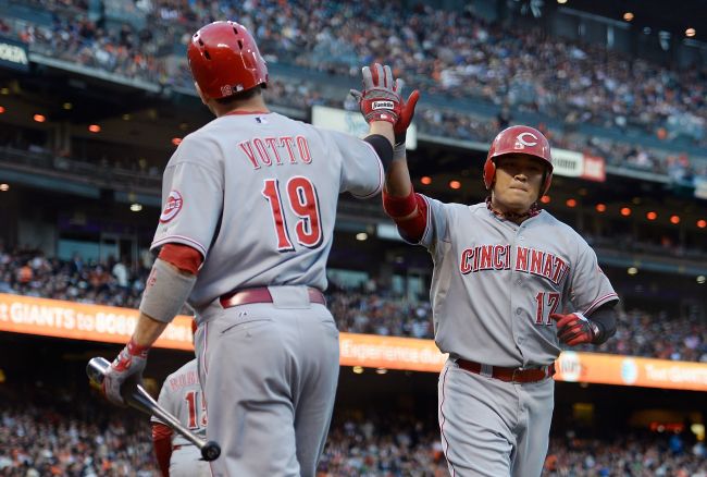 추신수(야구선수/신시내티레즈외야수)
Reds center fielder Choo Shin-soo is congratulated by Joey Votto after his home run in the second inning.   AFP-Yonhap News