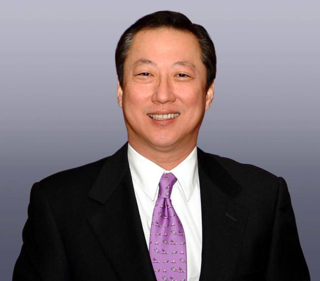 박용만(기업인/두산그룹회장)
Doosan Group chairman Park Yong-maan, 58, is actively engaging in socializing activities, not only at home but also overseas in a bid to the strengthen brand image of Doosan as a global infrastructure giant.