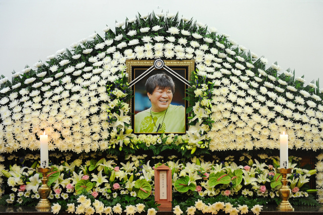 김종학(전PD/영화감독)
Acclaimed TV drama producer Kim Jong-hak who was found dead Tuesday in an apparent suicide in a studio apartment in Bundang, just south of Seoul, suffered from legal and financial problems that may have led him to take his own life.