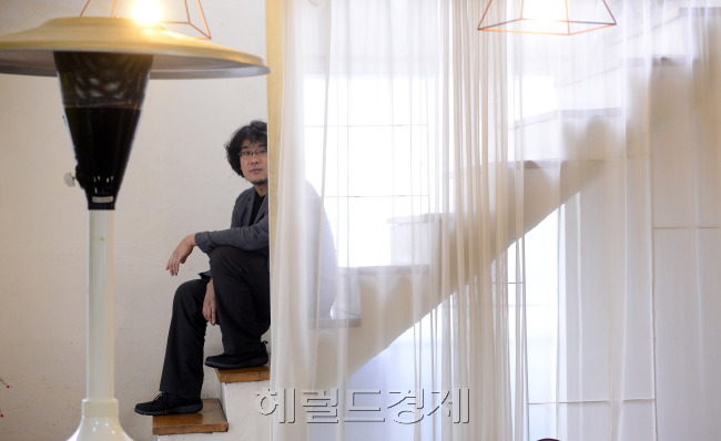 영화 '설국열차' 봉준호 감독. 박해묵 기자/mook@heraldcorp.com
영화 '설국열차' 봉준호 감독. 박해묵 기자/mook@heraldcorp.com
영화 '설국열차' 봉준호 감독. 박해묵 기자/mook@heraldcorp.com