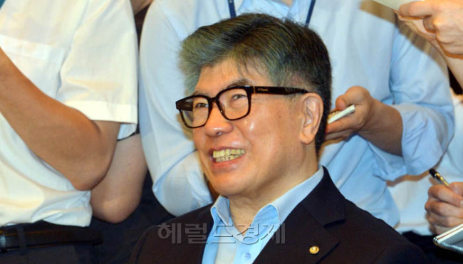김중수(금융인/전대학총장/한국은행총재)
김중수 한국은행 총재가 미국의 양적완화 출구전략 시점이 정해진 경로를 따르기보단 경제여건에 따라 유연하게 조정될 수 있다고 밝혔다.