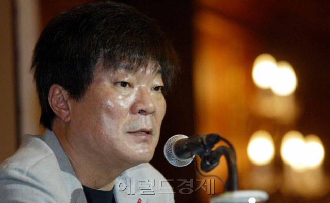 8일 김종학 프로듀서가 서울시 강남구 임페리얼호텔에서 '광개토대왕'과 관련해 기자회견을 하고 있다<br />김명섭기자  msiron@
8일 김종학 프로듀서가 서울시 강남구 임페리얼호텔에서 '광개토대왕'과 관련해 기자회견을 하고 있다
김명섭기자  msiron@
8일 김종학 프로듀서가 서울시 강남구 임페리얼호텔에서 '광개토대왕'과 관련해 기자회견을 하고 있다
김명섭기자  msiron@