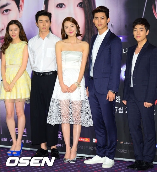 김예원(탤런트/영화배우),김재욱(영화배우/모델),소이현(조우정/탤런트/영화배우),택연(옥택연/가수/탤런트/2PM),노영학(탤런트/영화배우)
23일 오후 서울 영등포동 타임스퀘어에서 진행된 tvN 새 드라마 ‘후아유’ 제작발표회에서 출연배우들이 한 데 모였다.