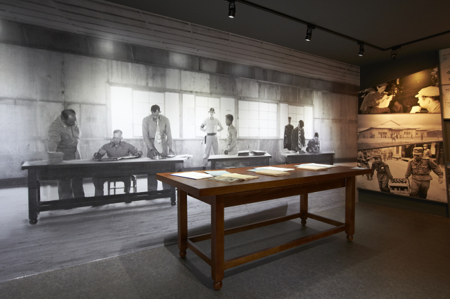 Photographs and copies of official documents are on display at the special exhibition “60 Years After the Armistice (1953-2013)” at the National Museum of Korean Contemporary History.   National Museum of Korean Contemporary History