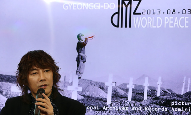 김장훈(가수)
Kim Jang-hoon, a singer and general director of a peace concert, said all the performers of the event would donate appearance fees to build a memorial for child soldiers during the Korean War.