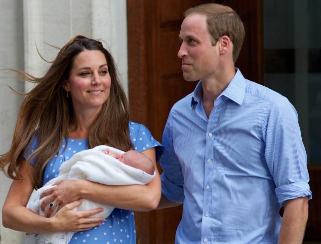 케이트미들턴(KateMiddleton/왕가),윌리엄윈저(WilliamWindsor/왕가)
영국 언론사들은 23일 케이트 미들턴 비와 윌리엄 왕세손 사이에서 태어난 아들 소식으로 하루종일 바빴다.