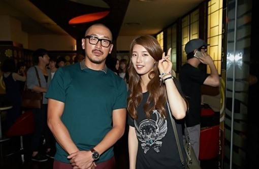 하정우(김성훈/영화배우),수지(배수지/가수/미쓰에이)
24일 오후 영화 ‘더 테러 라이브’의 배급을 맡은 롯데엔터테인먼트 측은 전날인 23일 열린 VIP 시사회 현장을 공개했다. 이날 VIP 시사회에는 손석희 JTBC 보도담당 사장을 비롯해 배우 강동원, 안성기, 박희순, 박예진, 곽도원, 정유미, 김새론, 방송인 오상진, 가수 윤상, 성시경 등이 참석했다.