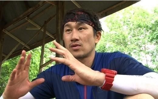 유상철(축구감독/전축구선수)
축구 국가대표 유상철이 왼쪽 눈 실명 사실을 고백했다.