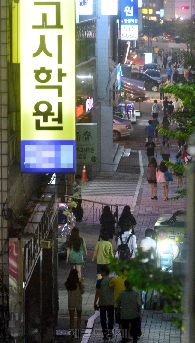 노량진고시원.<br />이상섭 기자. babtong@heraldcorp.com 2013.07.24
노량진고시원.
이상섭 기자. babtong@heraldcorp.com 2013.07.24
노량진고시원.
이상섭 기자. babtong@heraldcorp.com 2013.07.24